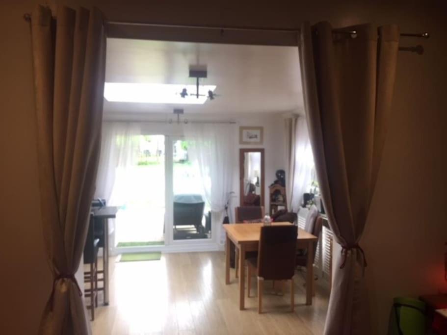 מיידנהד Modern Bungalow With Private Swimming Pool מראה חיצוני תמונה